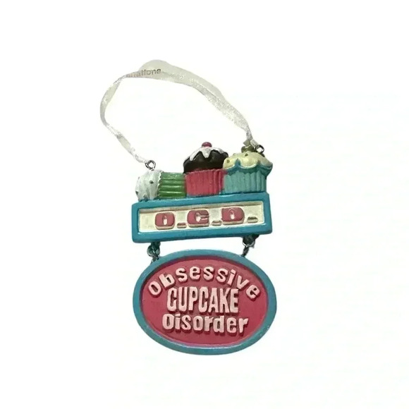 CUPCAKE CHRISTMAS ORNAMENT 🎄🎅🧁 - Picture 2 of 2